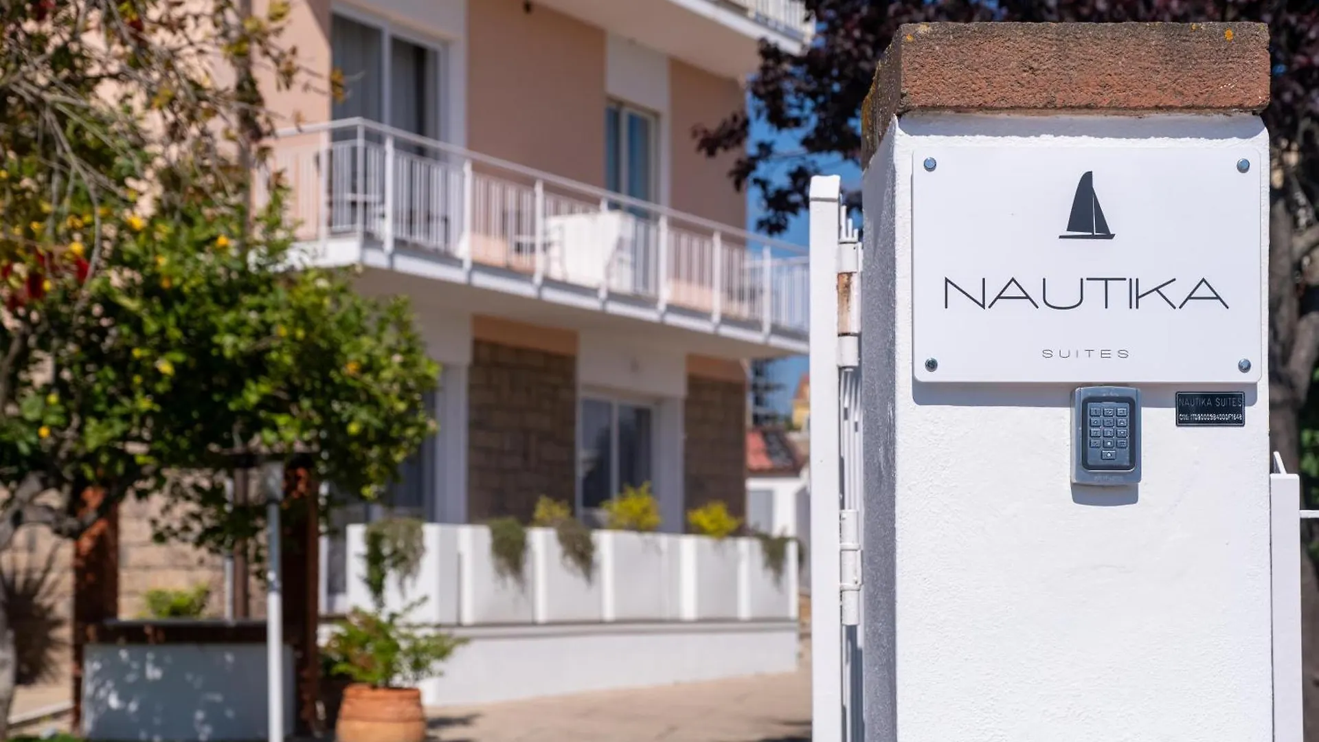 Nautika Suites ألغيرو 0*,